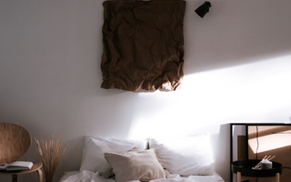 Simple Tips For Styling A Room With Metallic Elements and Wall Hangings